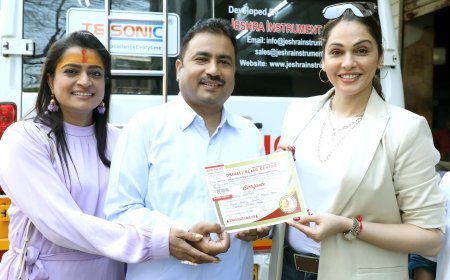 ईशा कोप्पिकर ने ब्लड डोनेशन कैम्प में किया रक्तदान